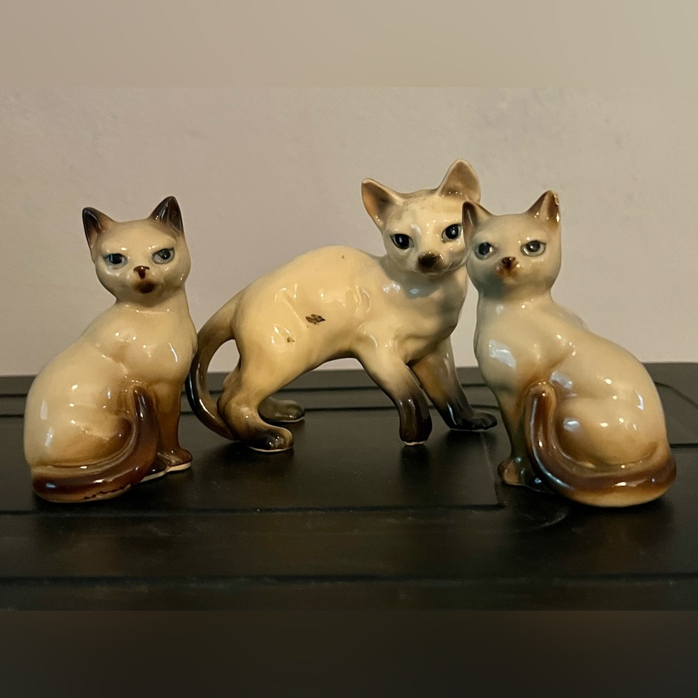 Three vintage Siamese porcelain cats from Japan with blue eyes